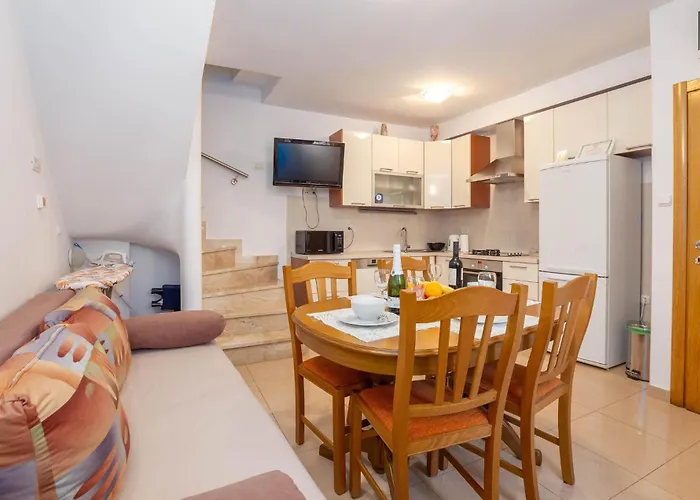 Beautiful In With Kitchen Holiday home *