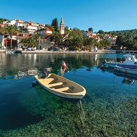 Beautiful In With Kitchen Holiday home